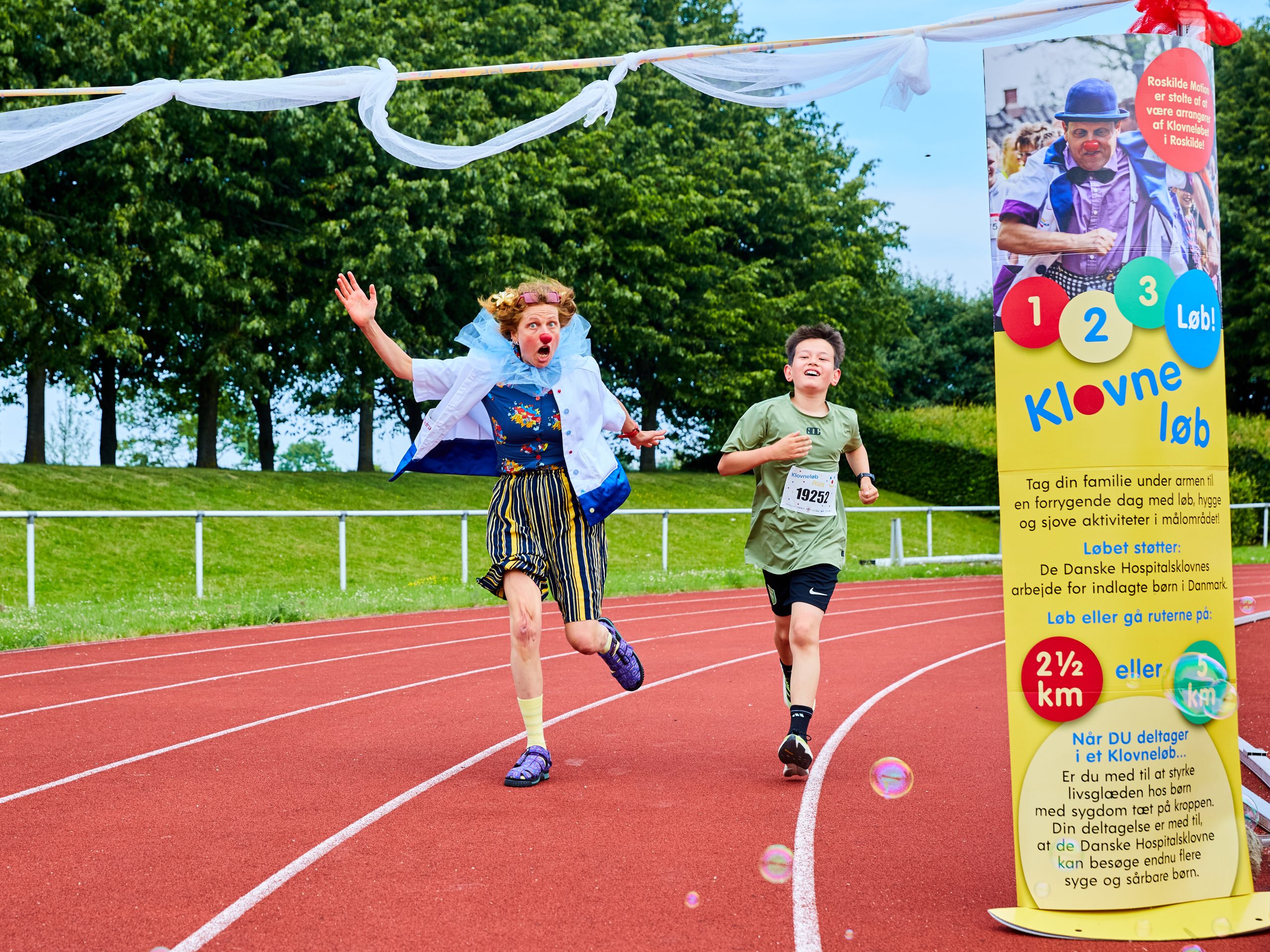 Karins foerste Klovnelob i Valsgaard. Uddeling af medaljer.