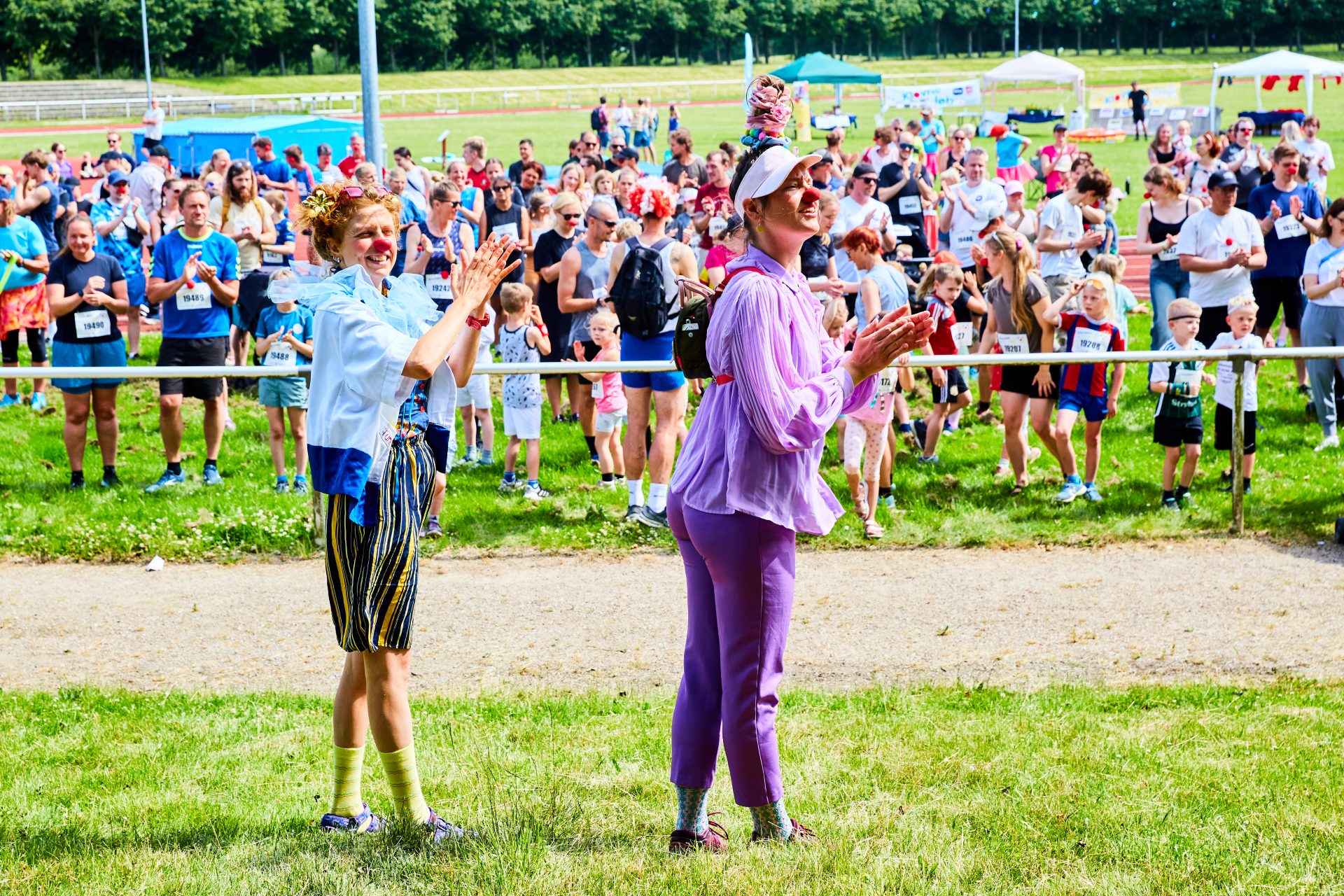 Hospitalsklovnene Vivi og Tundra er til Klovneløb i Roskilde