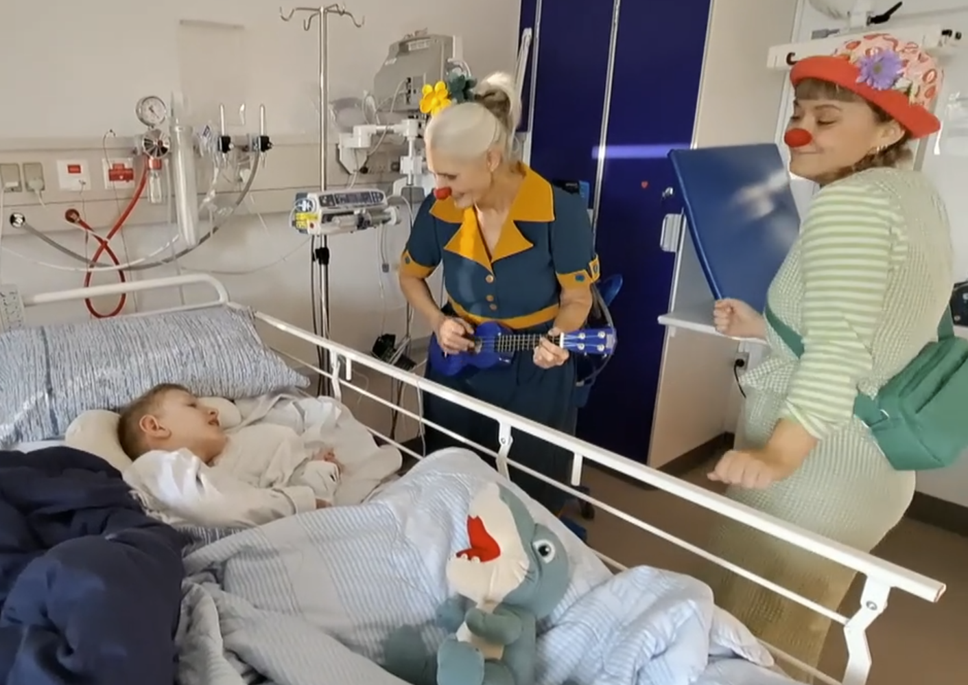 Walther med hospitalsklovnene Petunia og Marmelade