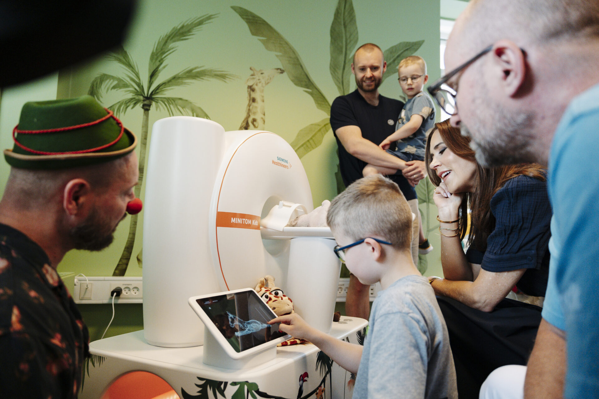 Dronning Mary er med 7-årige Svend til skanning på Aarhus Universitetshospital