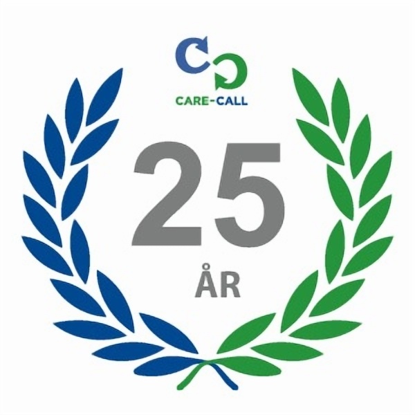 CareCall-logo med blå og grøn laurbærkrans om tallet 25 år – markerer virksomhedens 25-års jubilæum